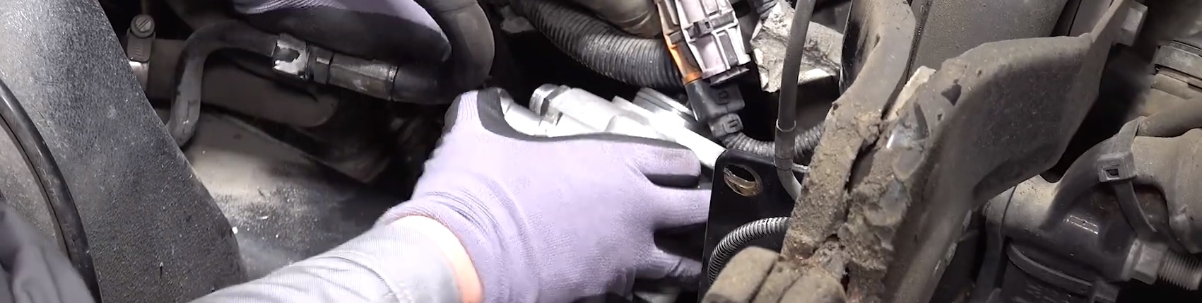 Consejos DT Spare Parts para reemplazar la bomba de dirección de un camión