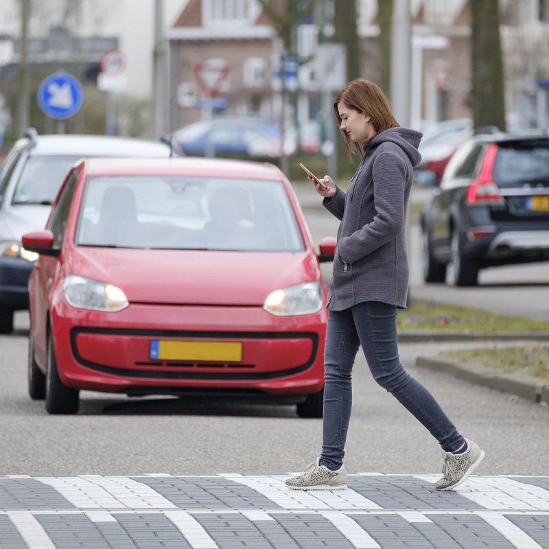 Diseñan un sonido para advertir de la presencia del coche a una velocidad inferior a los 20km/h