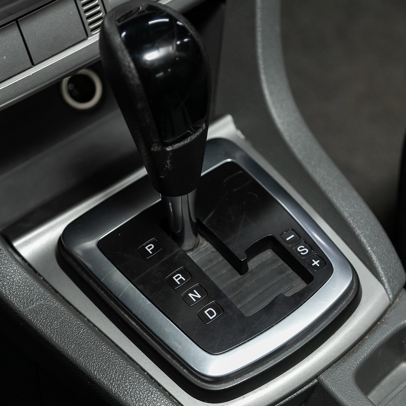 El motivo por el que nunca debes aparcar tu coche automático en la posición P 3 Motor16 cambio%2C marcha%2C autom%C3%A1tico%2C palanca 1582285256 Motor16