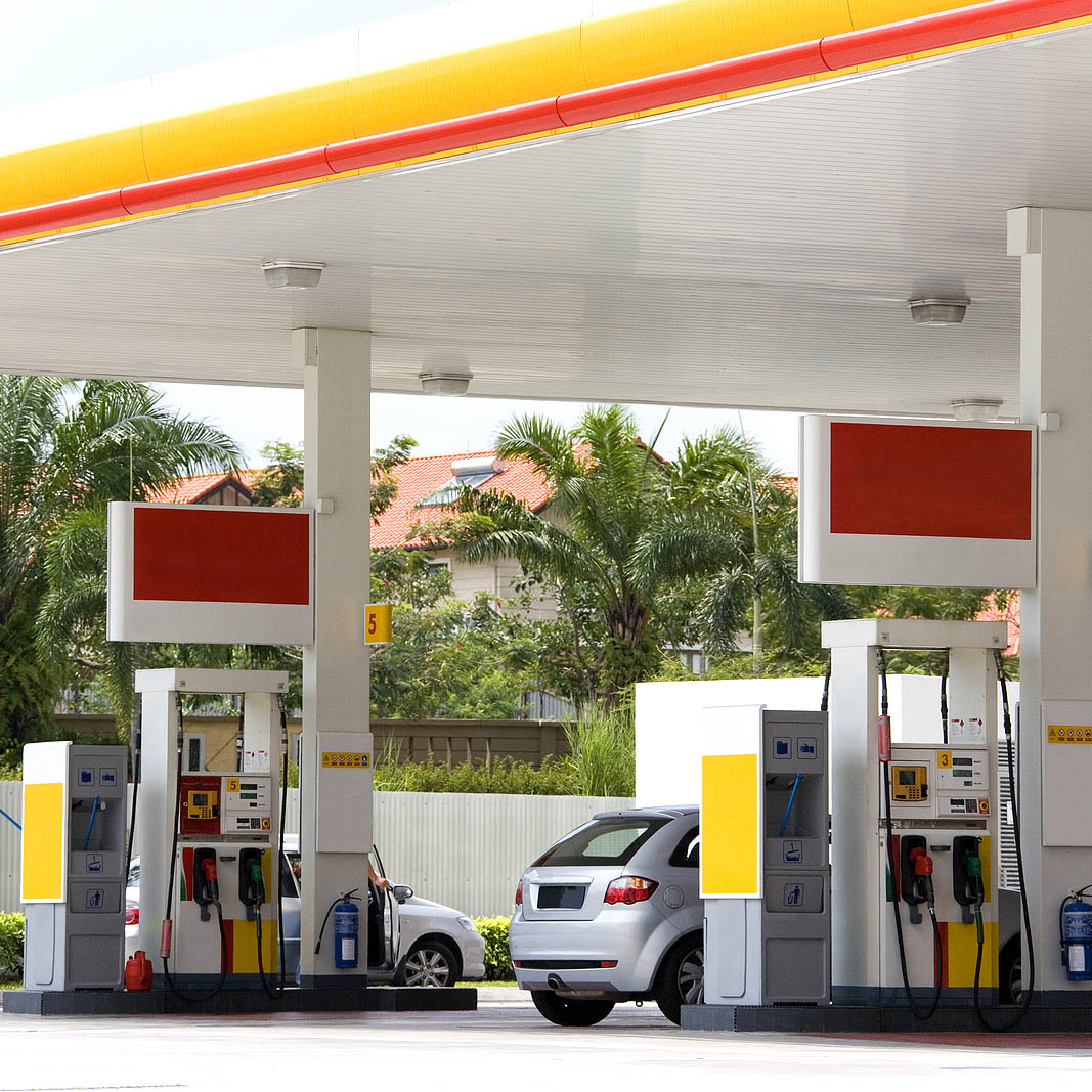 ¿Es cierto que las gasolineras low-cost adulteran el combustible con agua? 1 Merca2.es ¿Es verdad que las gasolineras de bajo costo adulteran su combustible con agua?